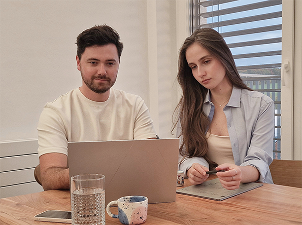 Adam Altman a Michaela Mikolášková - seniorní specialisté Advelo